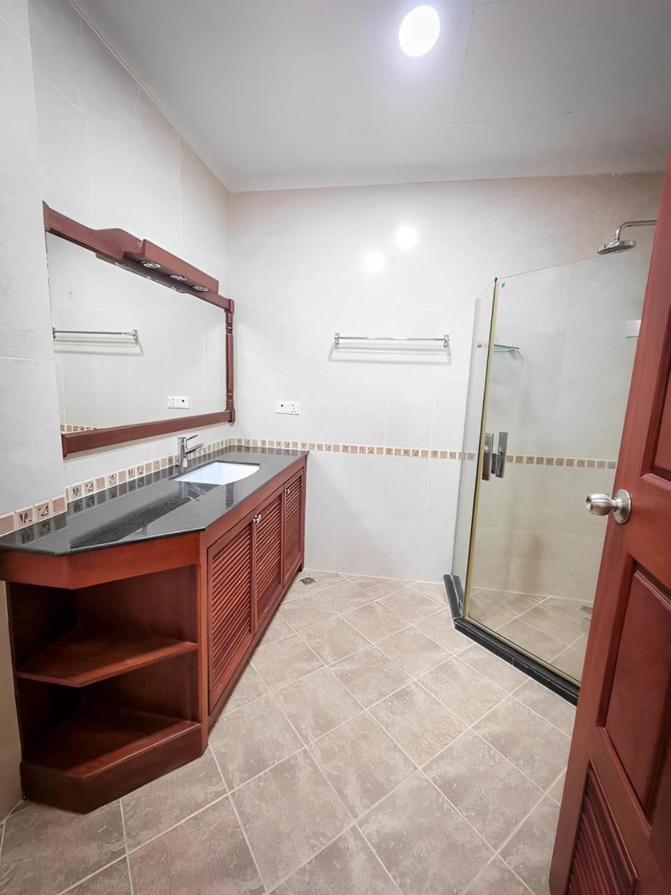 Hamptons Apartments Phnom Penh Extérieur photo